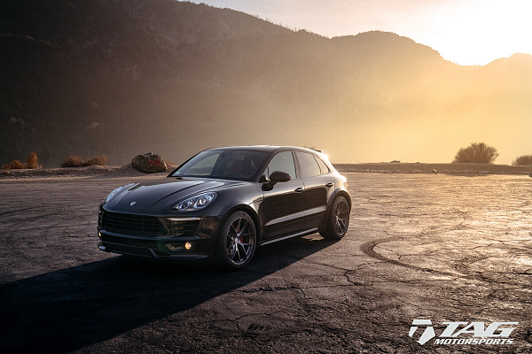 Фото дисков HRE P101 Глянцевый темный лак на Porsche Macan I