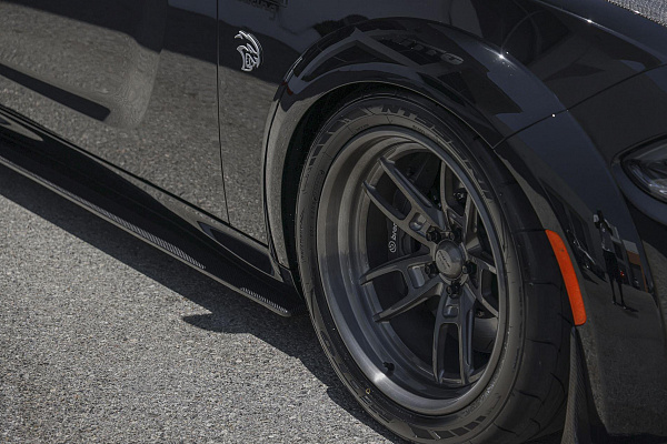 Фото дисков American Racing VF545 Глянцевый графит на Dodge Charger VII