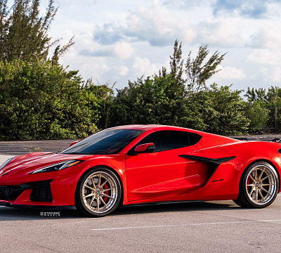 Фото дисков Strasse Wheels SV10 Deep Concave FS на Chevrolet Corvette C8