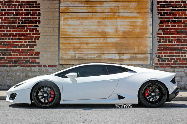 Фото дисков Strasse Wheels SV1 Deep Concave Monoblock Черный глянец на Lamborghini Huracan