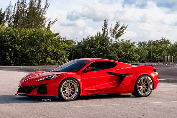 Фото дисков Strasse Wheels SV10 Deep Concave FS Сатиновая шампань на Chevrolet Corvette C8