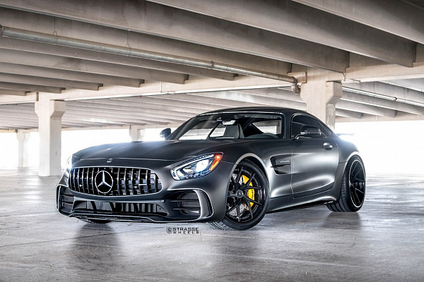 Фото дисков Strasse Wheels SM5RT Deep Concave FS Черный глянец на Mercedes-Benz AMG GT I