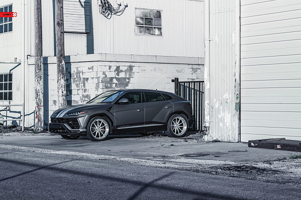 Фото дисков Anrky AN38 Сатиновый лак на Lamborghini Urus