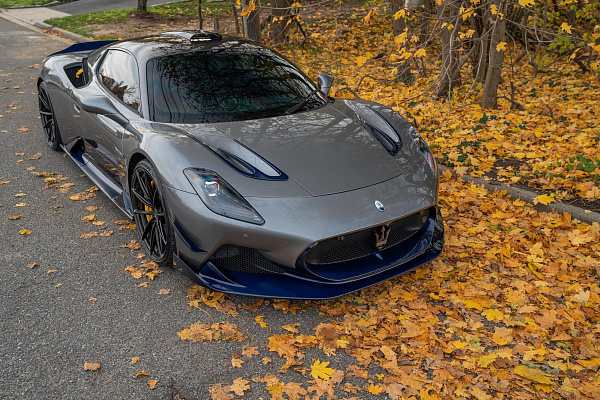 Фото дисков AL13 R10 Черный глянец на Maserati MC20