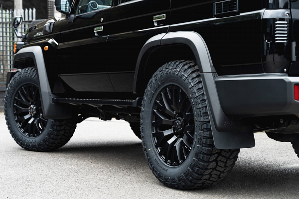 Фото дисков Kahn G22 DC Черный сатин на Toyota Land Cruiser 70
