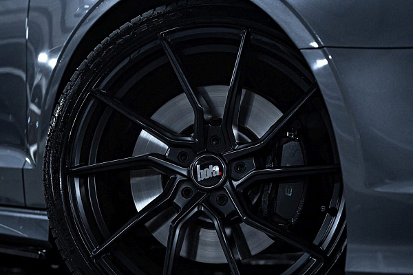 Фото дисков Bola B25 Черный сатин на Audi A/S/RS 3 (8V)