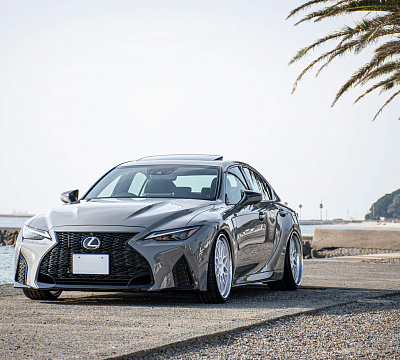 Фото дисков HRE 300 на Lexus IS III