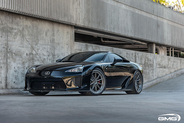 Фото дисков Brixton Forged R11-R Глянцевый графит на Lexus LFA