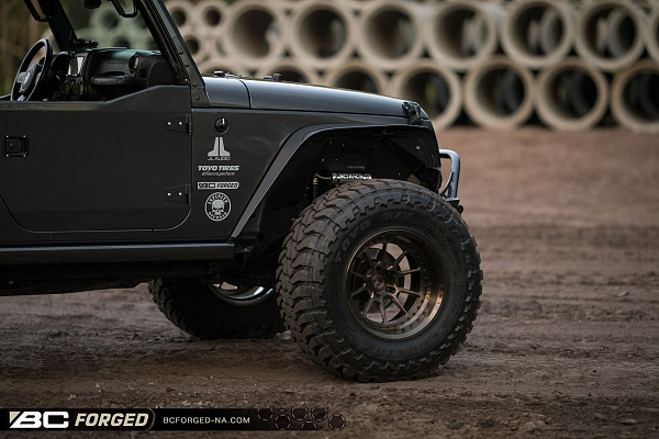 Фото дисков BC Forged LE10 // MLE10 Глянцевая темная бронза на Jeep Wrangler III (JK)