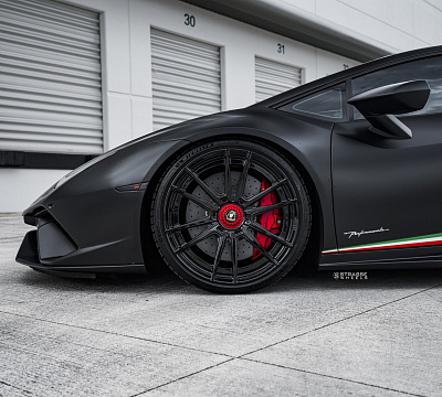 Фото дисков Strasse Wheels SV12 Deep Concave Duoblock на Lamborghini Huracan