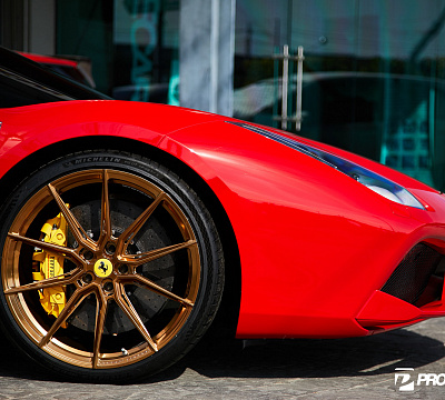 Фото дисков Vossen EVO-2R на Ferrari 488