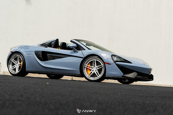 Фото дисков Anrky AN37 Глянцевый лак на McLaren 570S