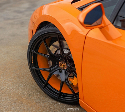 Фото дисков Strasse Wheels SM5R Deep Concave Monoblock на Lamborghini Gallardo
