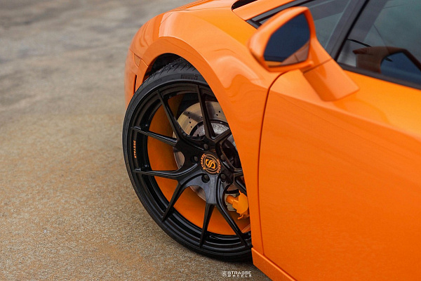 Фото дисков Strasse Wheels SM5R Deep Concave Monoblock Другой цвет на Lamborghini Gallardo