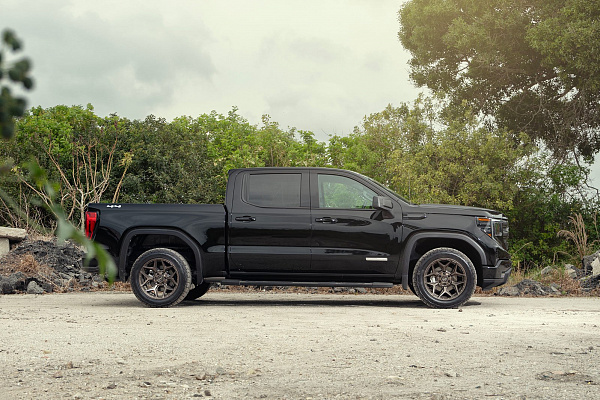 Фото дисков 4PLAY 4P06 Сатиновая бронза на GMC Sierra IV