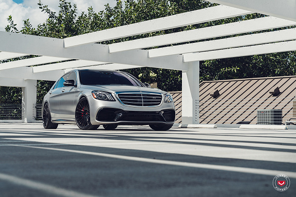 Фото дисков Vossen S17-04 Черный глянец на Mercedes-Benz S-Class (W222, C217)