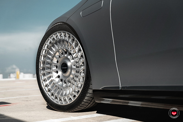 Фото дисков Vossen LC3-13T Глянцевый лак на Mercedes-Benz EQS