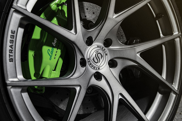 Фото дисков Strasse Wheels SM5RT Deep Concave Monoblock Сатиновый темный лак на Lamborghini Huracan