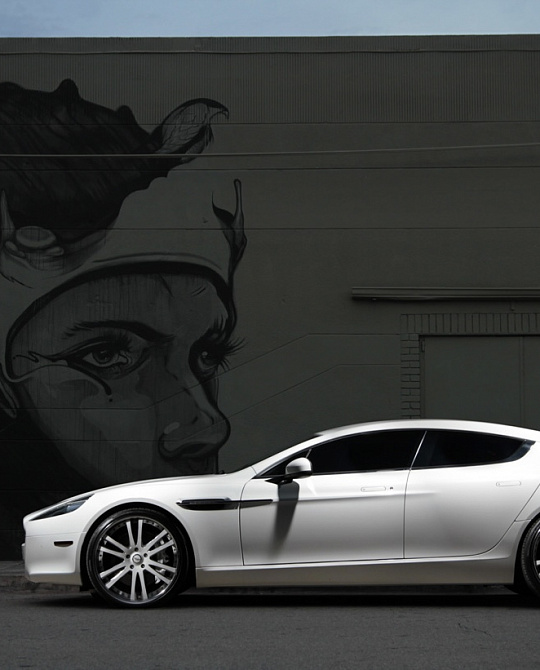 Фото дисков SV35 Белый глянец на Aston Martin Rapide 2