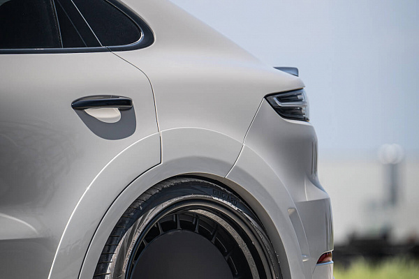 Фото дисков HRE 935 Черный сатин на Porsche Cayenne III
