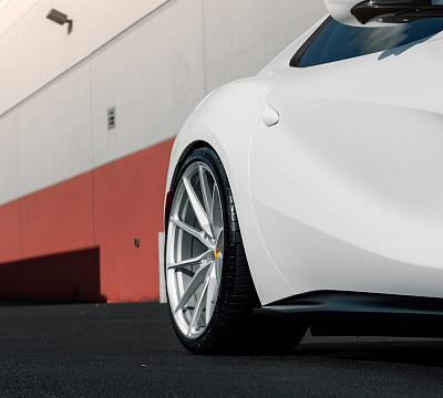 Фото дисков Anrky AN12 на Ferrari 812