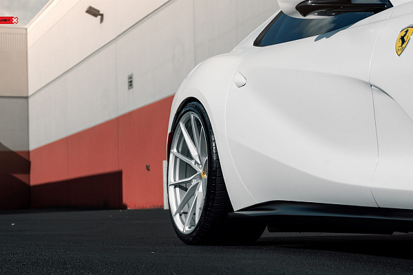 Фото дисков Anrky AN12 Глянцевый лак на Ferrari 812