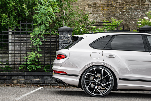 Фото дисков Kahn Type 54 Алмазная проточка на Bentley Bentayga