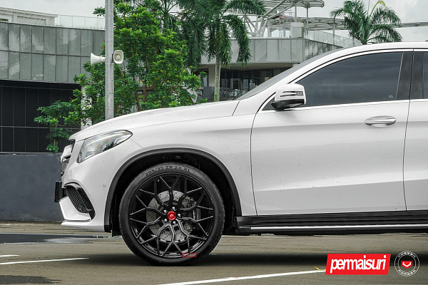 Фото дисков Vossen S17-01 Черный глянец на Mercedes-Benz GLE I