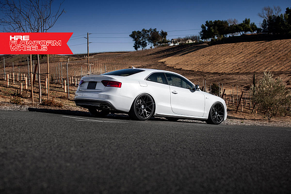 Фото дисков HRE FF01 Черный сатин на Audi A/S/RS 5 (8T)