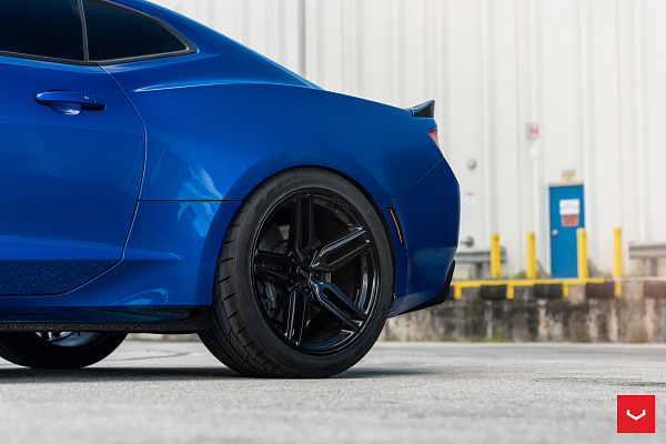 Фото дисков Vossen HF-1 Черный глянец на Chevrolet Camaro VI