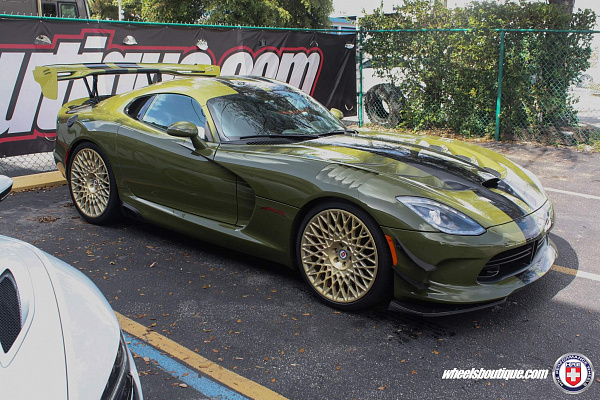Фото дисков HRE 501M Глянцевая шампань на Dodge Viper