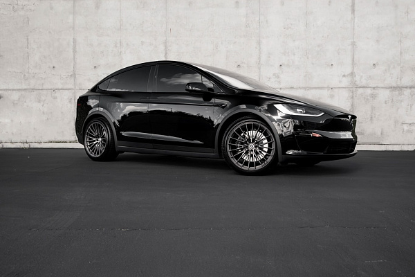 Фото дисков Brixton Forged PF20 R Сатиновый графит на Tesla Model X