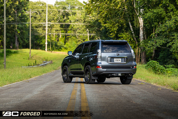 Фото дисков BC Forged LE72 // MLE72 Глянцевый темный лак на Lexus GX II