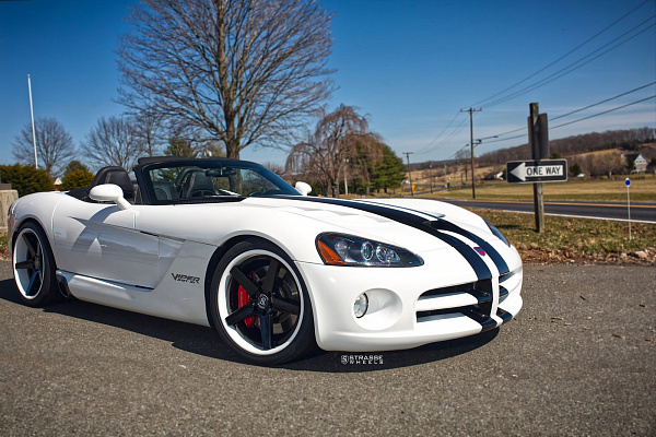 Фото дисков Strasse Wheels S5 Deep Concave FS Другой цвет на Dodge Viper