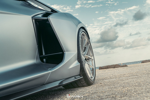 Фото дисков Anrky XR-301 Глянцевый лак на Lamborghini Revuelto