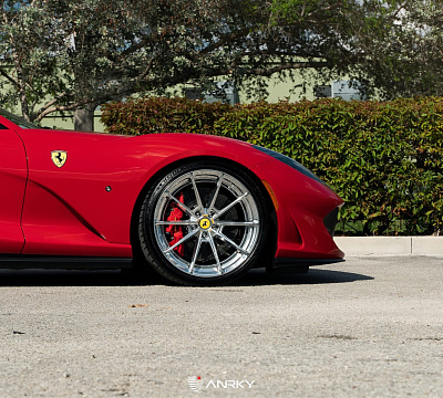 Фото дисков Anrky AN28 на Ferrari 812