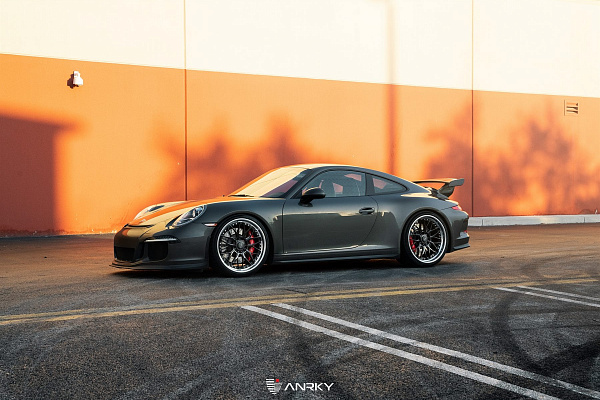 Фото дисков Anrky RS1 Черный глянец на Porsche 911 VII