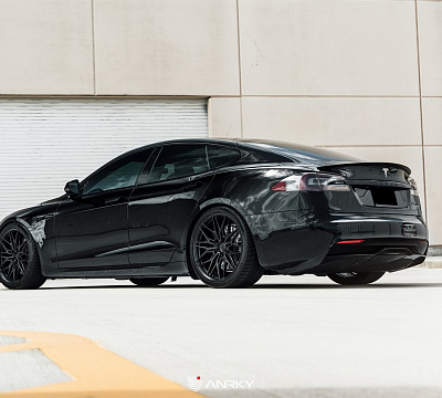 Фото дисков Anrky S1-X1 на Tesla Model S