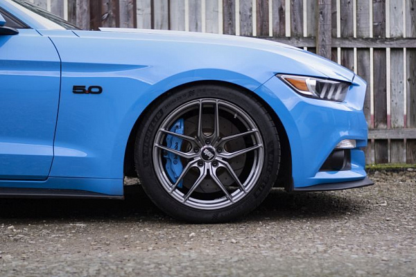 Фото дисков Bola B11 Глянцевый графит на Ford Mustang VI