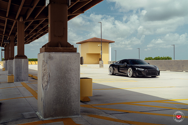 Фото дисков Vossen LC3-01T Глянцевый лак на Audi R8 (4S)