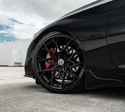 Фото дисков HRE FF10 на Infiniti Q50