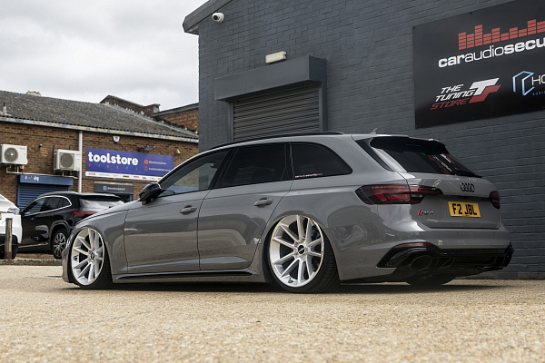 Фото дисков Rotiform BTL Сатиновый лак на Audi A/S/RS 4 (B9)
