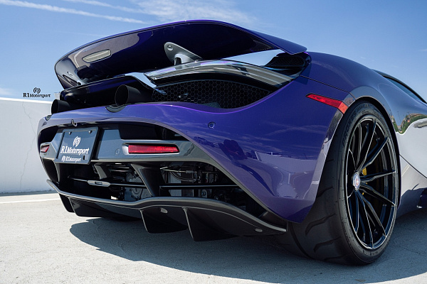 Фото дисков HRE P104SC Черный глянец на McLaren 720S