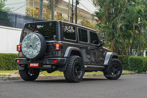 Фото дисков 4PLAY 4P55 Черный глянец на Jeep Wrangler IV (JL)