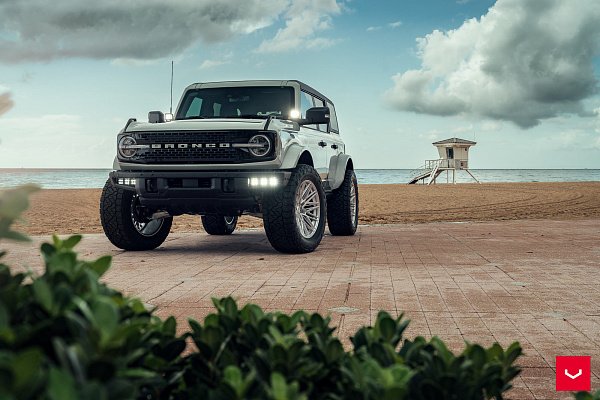 Фото дисков Vossen HF6-5 Серебро на Ford Bronco