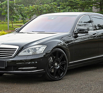 Фото дисков HRE 301M на Mercedes-Benz S-Class (W221)