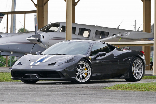 Фото дисков Strasse Wheels SM7R Deep Concave Duoblock Глянцевый лак на Ferrari 458