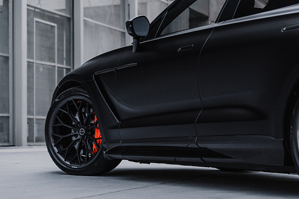 Фото дисков Brixton Forged CM6-R Черный сатин на Aston Martin DBX