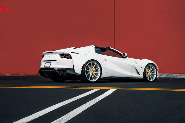 Фото дисков Anrky AN12 Глянцевый лак на Ferrari 812