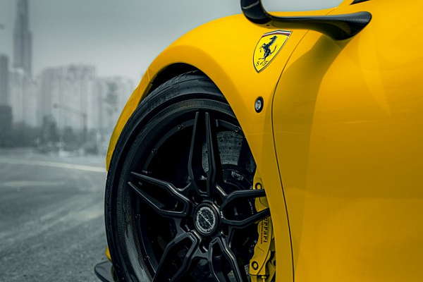 Фото дисков Brixton Forged PF2 Черный сатин на Ferrari F8